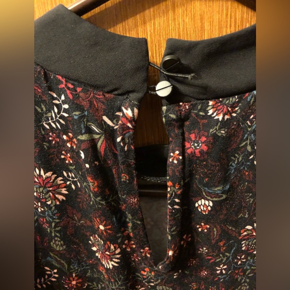 Long business casual tank top. Size: S. Brand: Reitmans. - Picture 10 of 11